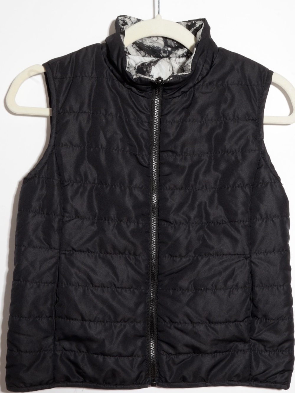Zella Girls Reversible Quilted Puffer Vest Black/Black and White Floral Print